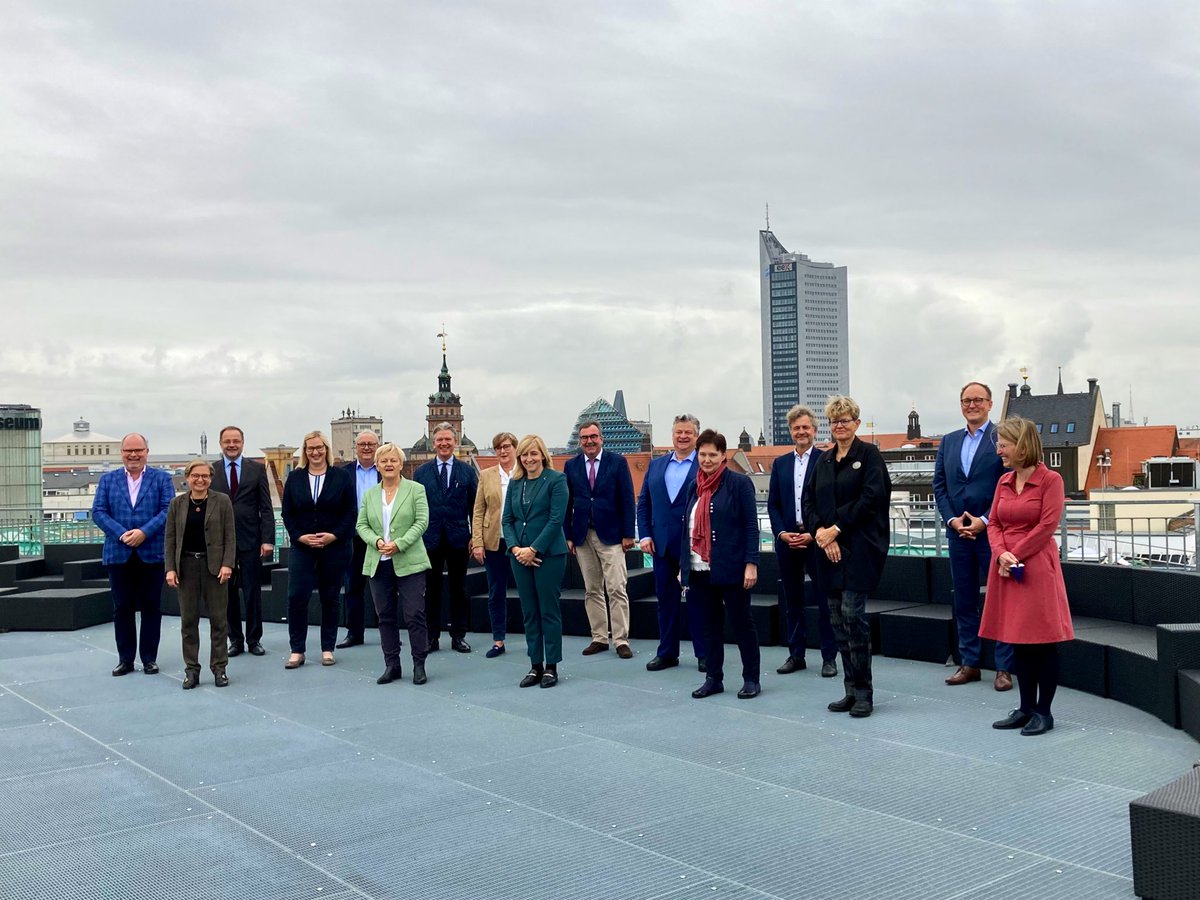 DasForumRecht's tweet photo. Unser Kuratorium tagt heute am Standort #Leipzig. Herzlich willkommen! #letstalkaboutrecht
Foto: Stiftung Forum Recht https://t.co/0VKi8ONyiZ