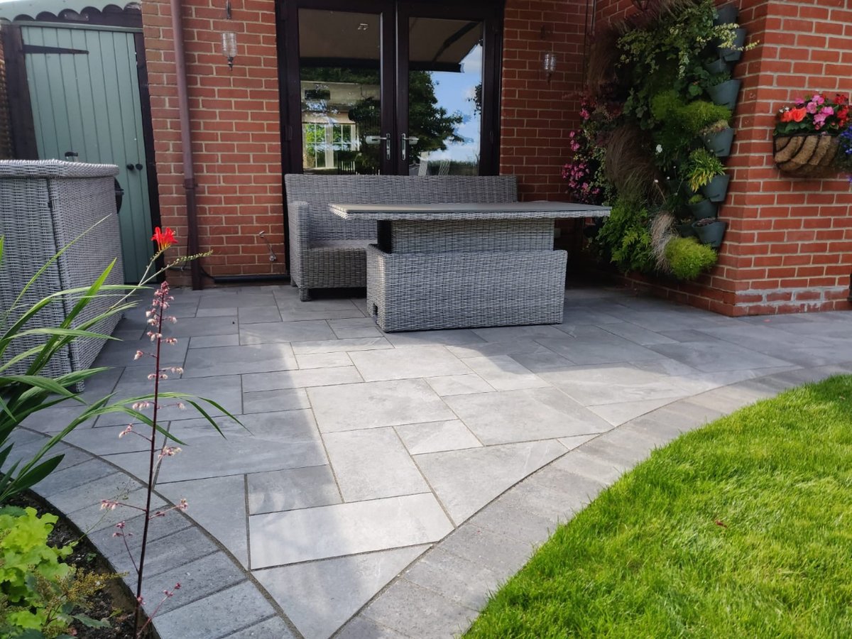 Posts_by_Brett's tweet photo. Is it time to renovate your patio area? The cool tones of our Eden Slate Porcelain Paving have brightened up this garden, adding a modern touch to the outside space! Beautifully installed by Mannmade Drives &amp; Designs Ltd 👏 #brettapproved #porcelainslabs #patioinspo #gardendsign https://t.co/V9ISzzOv78