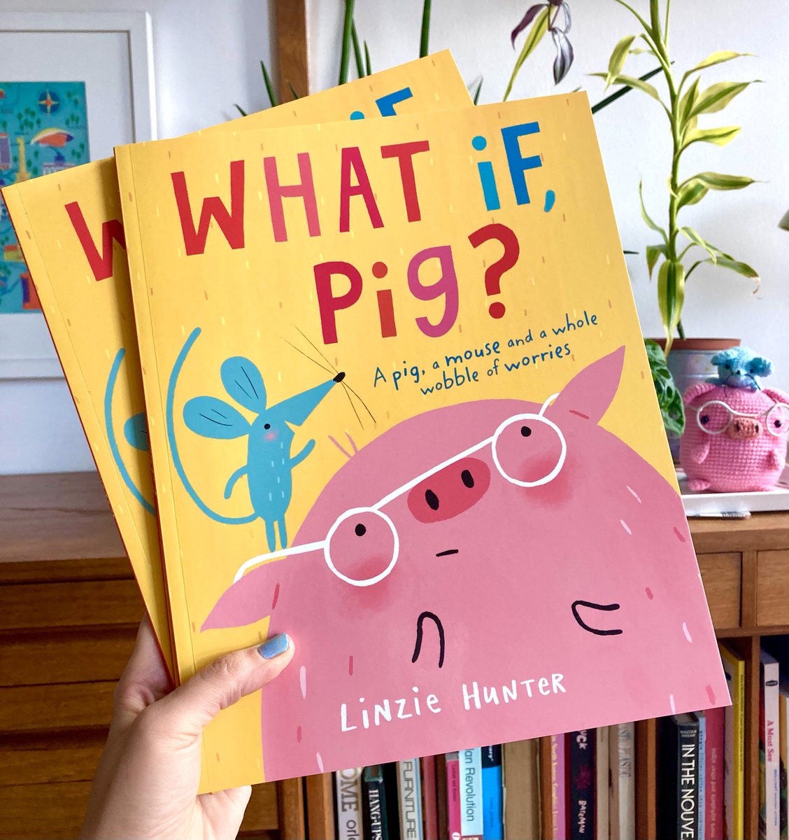 linziehunter's tweet photo. Since schools returned, I've been getting so many more DM's from parents/carers with anxious little ones. 😢 To help a little, I've got 3 signed pb copies of What if, Pig? to give away.

Pls RT + LIKE to enter 🐽❤️🐭

Ends 8/10 #anxiety #giveaway #picturebook #whatifpig https://t.co/4BMBbIx7V0