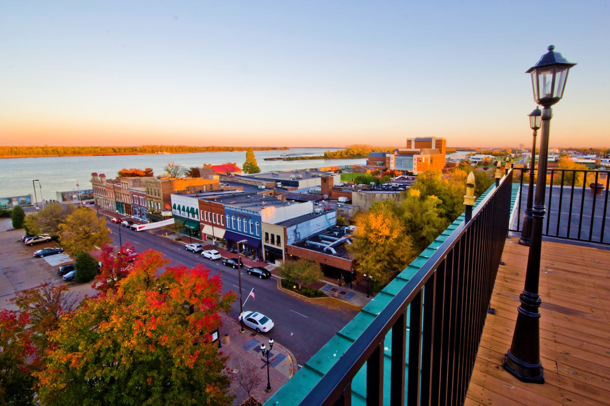 As 1 of 9 UNESCO #CreativeCities in the US, <a href="/PaducahCVB/">Paducah Creative City</a> also is a <a href="/BuzzFeed/">BuzzFeed</a> “Surprisingly Cool Small Town,” an <a href="/ArchDigest/">Architectural Digest</a> “Most Beautiful Main Street” and one of <a href="/Southern_Living/">Southern Living</a>'s “South's Best Small Towns!” Plan a #TravelKY getaway at bit.ly/3krD4tX #PaducahTakeover