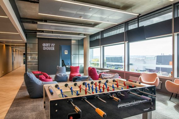maxkarpis's tweet photo. Revolut has opened its 1st 1,6k/m2 RevLab type office in Vilnius. The company has plans to turn its all worldwide offices into coworking spaces. @AndriusBiceika said that Revolut has over 200 staff in #Vilnius and plans for another 100 by 2023. #Revlab https://t.co/HelzvQZMUG