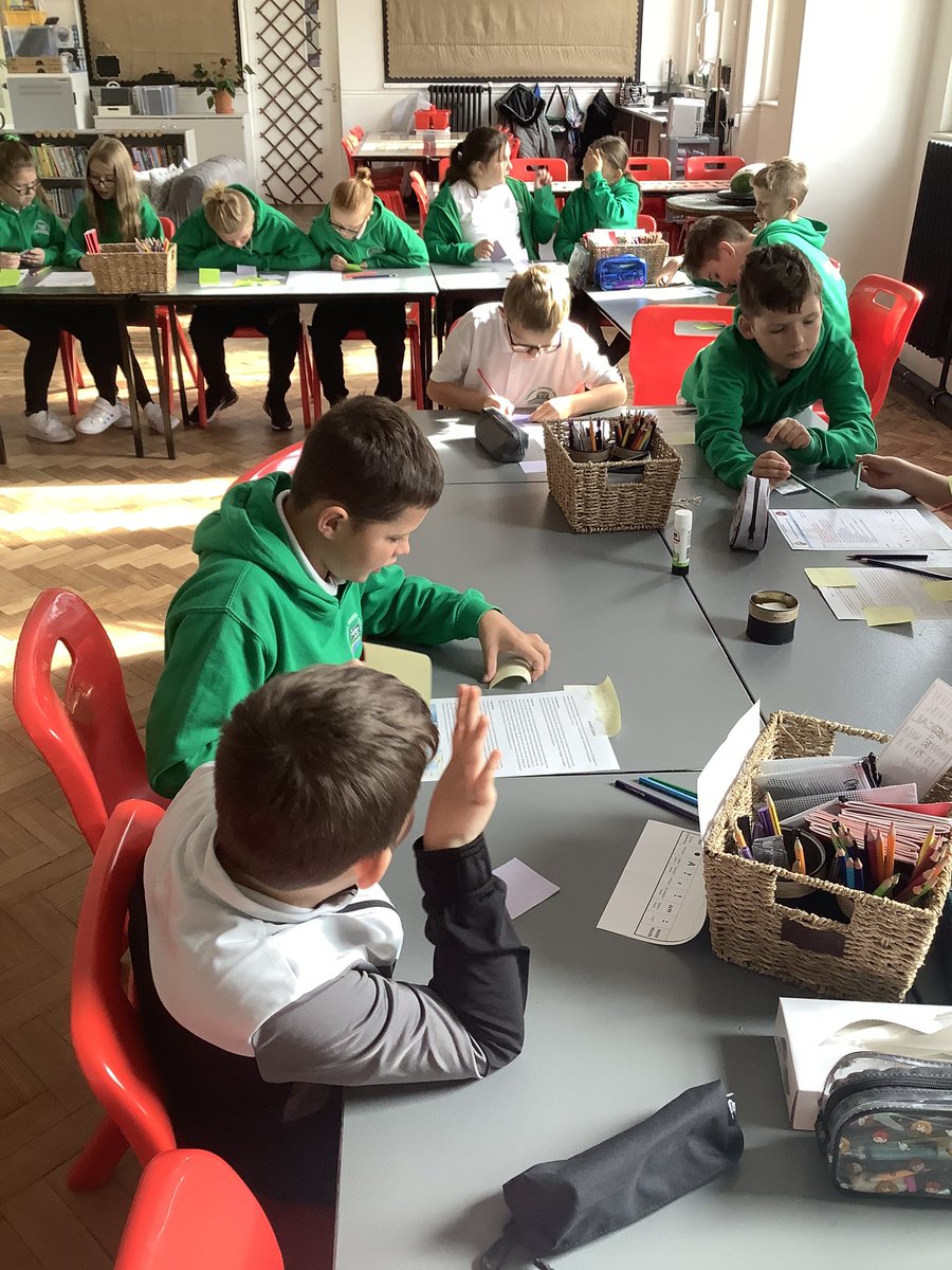 BubsyTownhill's tweet photo. #thcyear6 learning all about non-chronological order report writing. Might have some future reporters in our midst! #thclanguage https://t.co/H7fvtdkCOZ