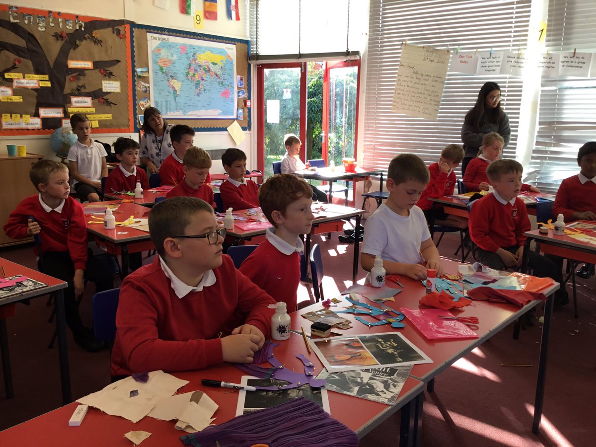 TJPrimary's tweet photo. Year 4 had a special visitor today from the RSC costume department. Hayley helped us to create a puppet and then showed us how to do appliqué and reverse appliqué. We used these techniques to create costumes for our puppets. #TJRSC #TJEnrich #TJYear4 https://t.co/MrAeHz2pdJ