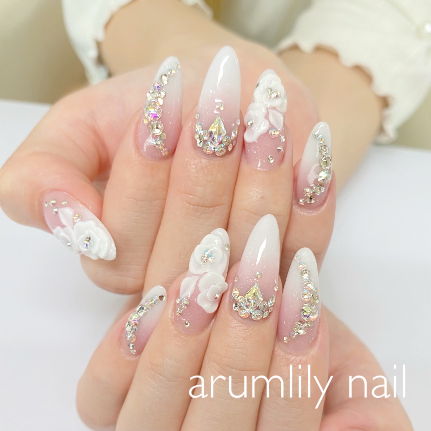 Arumlily Nail ブライダルネイル スカルプにバラやストーンでキラキラに スカルプ スカルプネイル ブライダルネイル アルムリリーネイル T Co Hok74z3dkc Twitter