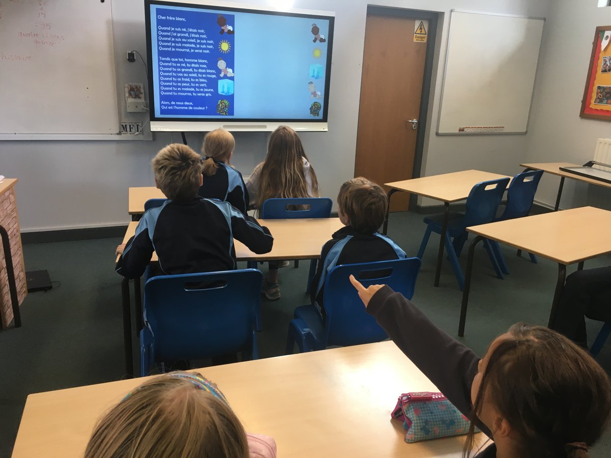DunhurstMFL's tweet photo. Group 3 (Year 6) Dunhurst pupils discuss Les couleurs de Leopold Sédhar Senghor #BHM #NationalPoetryDay #mfl #lovelangs https://t.co/hNhhY5Oa1j