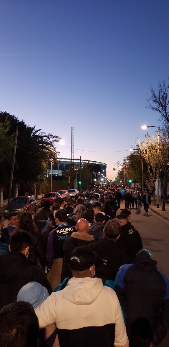No sé si paso en todas las canchas, pero somo un país de mierda,que se caga en todo.por que no voy a culpar a los policías que fueron los principales,donde están los que controlan a los policías,no era que no podía haber aglomeración de gente,volvimos a los 90,una vergüenza <a href="/afa/">AFA</a>