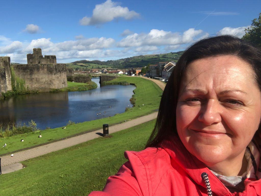 cardiffmwchoir's tweet photo. Beautiful Caerphilly Castle, taken by Alto Choir member Gillian this week. We are so lucky to be surrounded by such beauty here in Wales 💜🏴󠁧󠁢󠁷󠁬󠁳󠁿💜 https://t.co/1Rt2ovaRE3