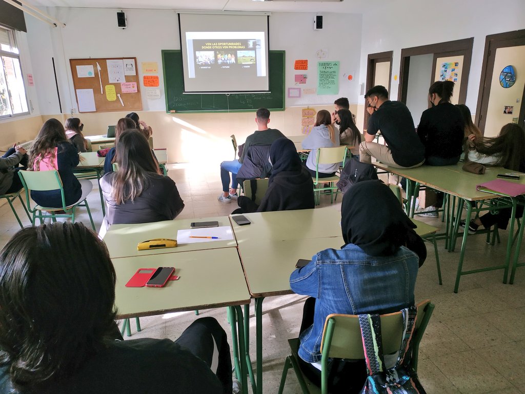 CIFPGuada's tweet photo. 🔴 Nuestro alumnado del Aula Profesional de Emprendimiento (APE) ha participado hoy y continuará participando durante el próximo martes y miércoles en el hackathón #hackaretODS sobre emprendimiento social.
¡Mucha suerte, chicos/as! https://t.co/CHmKcLOO0B
