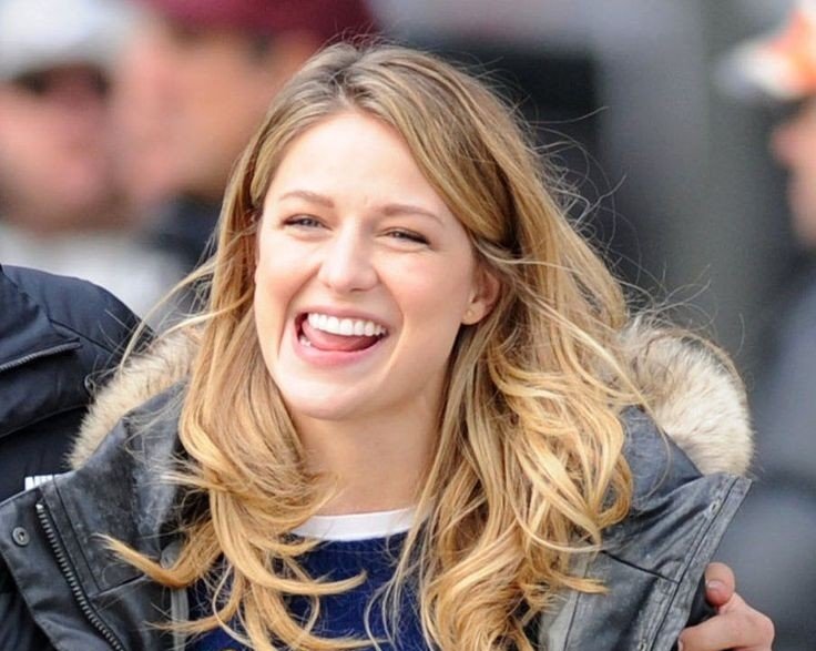 Feliz vida, meu anjinho 
Te amo tanto que nem cabe aqui
Happy Birthday Melissa Benoist 