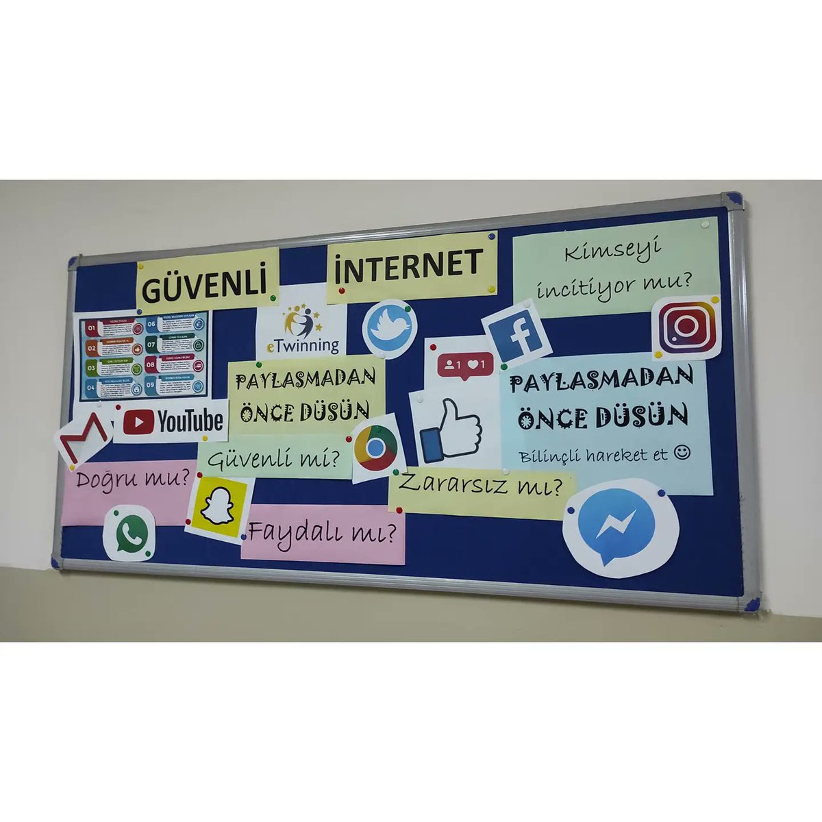 ✨eTwinning projesi kapsamında Güvenli İnternet panosu hazırlandı.
@bbaris_yildiz 
<a href="/Avcilarilcemem/">Avcılar İlçe Millî Eğitim Müdürlüğü</a>
<a href="/istanbul_MTE/">İstanbul Mesleki ve Teknik Eğitim</a> 
<a href="/istanbulilmem/">İstanbul İl Millî Eğitim Müdürlüğü</a> 
<a href="/eTwinning_ist/">eTwinning İstanbul</a> 
<a href="/avc_twinning/">e Twinning Avcılar</a> 
<a href="/tretwinning/">eTwinning Türkiye</a>