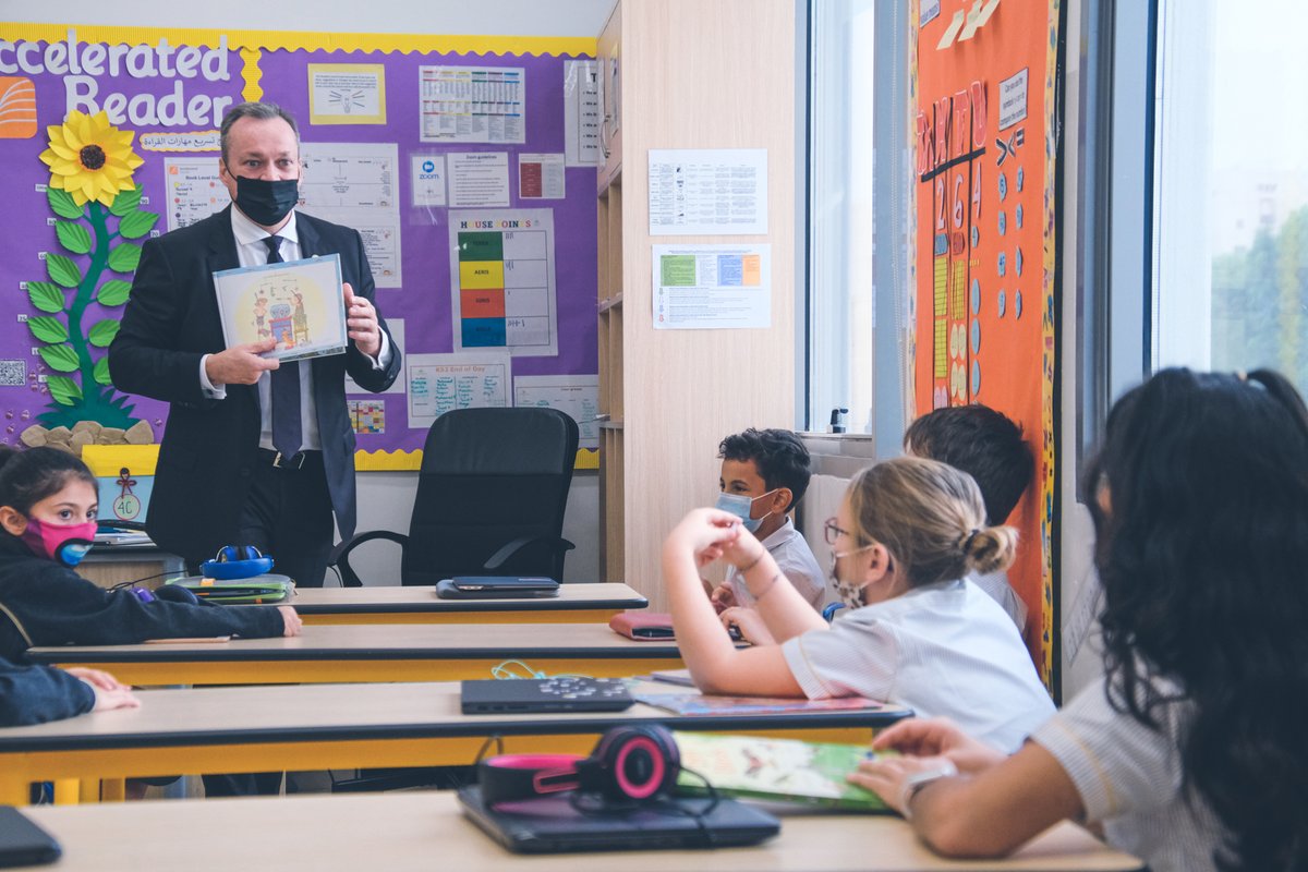 SouthViewSchool's tweet photo. Our Principal, Mr. Flint, had the privilege of reading his favourite story (ever!) to 4C today. Alison Lester’s “Imagine.” It’s got everything a good story needs!
@alisonlestersh
#southviewschool #studentlife #dubaischools #reading #imagination #creativity #readingtochildren https://t.co/At6GXkykOj