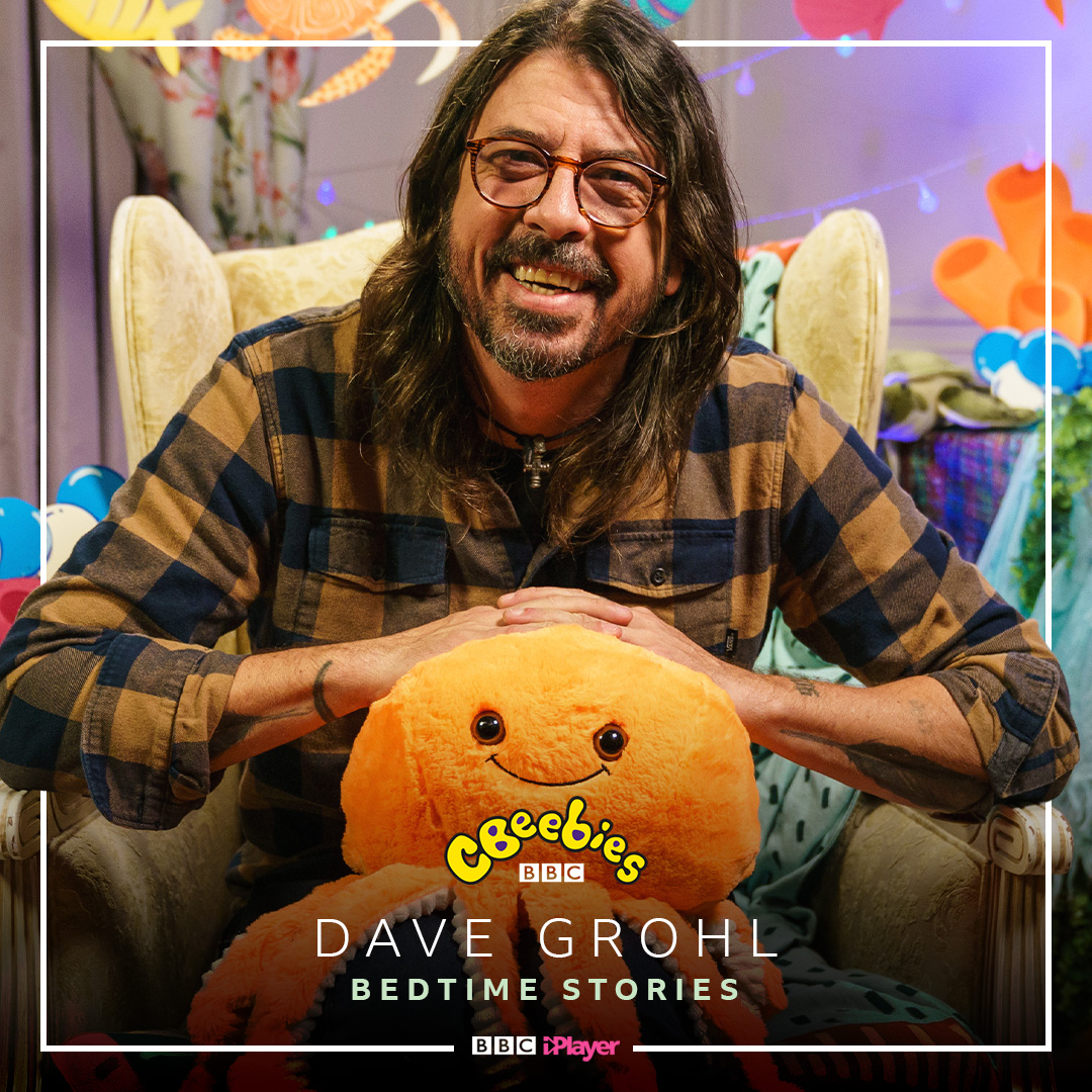 CBeebiesHQ's tweet photo. It’s times like these you love to be a parent 🤘

Dave Grohl #TheStoryTeller
CBeebies Bedtime Story
Friday 8th Oct. 

Share with a friend who needs this medicine at bedtime ❤️
 
#CBeebiesBedtimeStories
@foofighters https://t.co/cPadWP8nuo