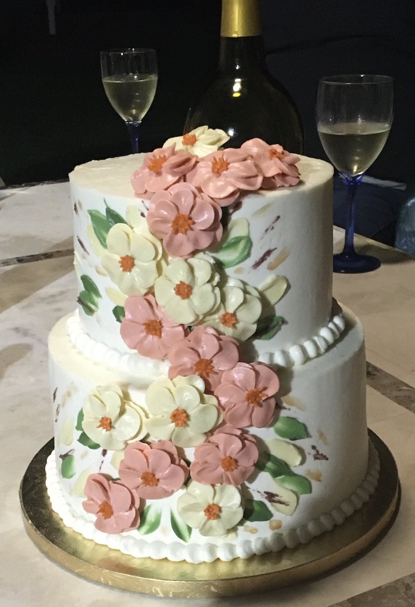 beckyyerak's tweet photo. Nine months after my mom died of Covid-19 at age 90, we finally held her services this past weekend. We delayed them due to Covid, & made the arrangements in June, before Delta variant was a big thing. This is a #memorialcake made by, on Instagram, JustFrostIt . #ohioeats https://t.co/KhjIwmR7Eu