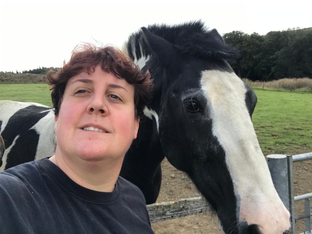 cardiffmwchoir's tweet photo. Our amazing Choir lead Vicki posing for a selfie with her handsome chap Ozzie. We think Ozzie is wanting to join in for a solo 🎶🎶🎼🐴 Vicki also has her chickens and bees to keep her busy here in beautiful Wales 🏴󠁧󠁢󠁷󠁬󠁳󠁿🏴󠁧󠁢󠁷󠁬󠁳󠁿🏴󠁧󠁢󠁷󠁬󠁳󠁿🏴󠁧󠁢󠁷󠁬󠁳󠁿 
#Caerdydd #somuchmorethansinging #ozzie #GG #wales 💜 https://t.co/uJjalMGWMH