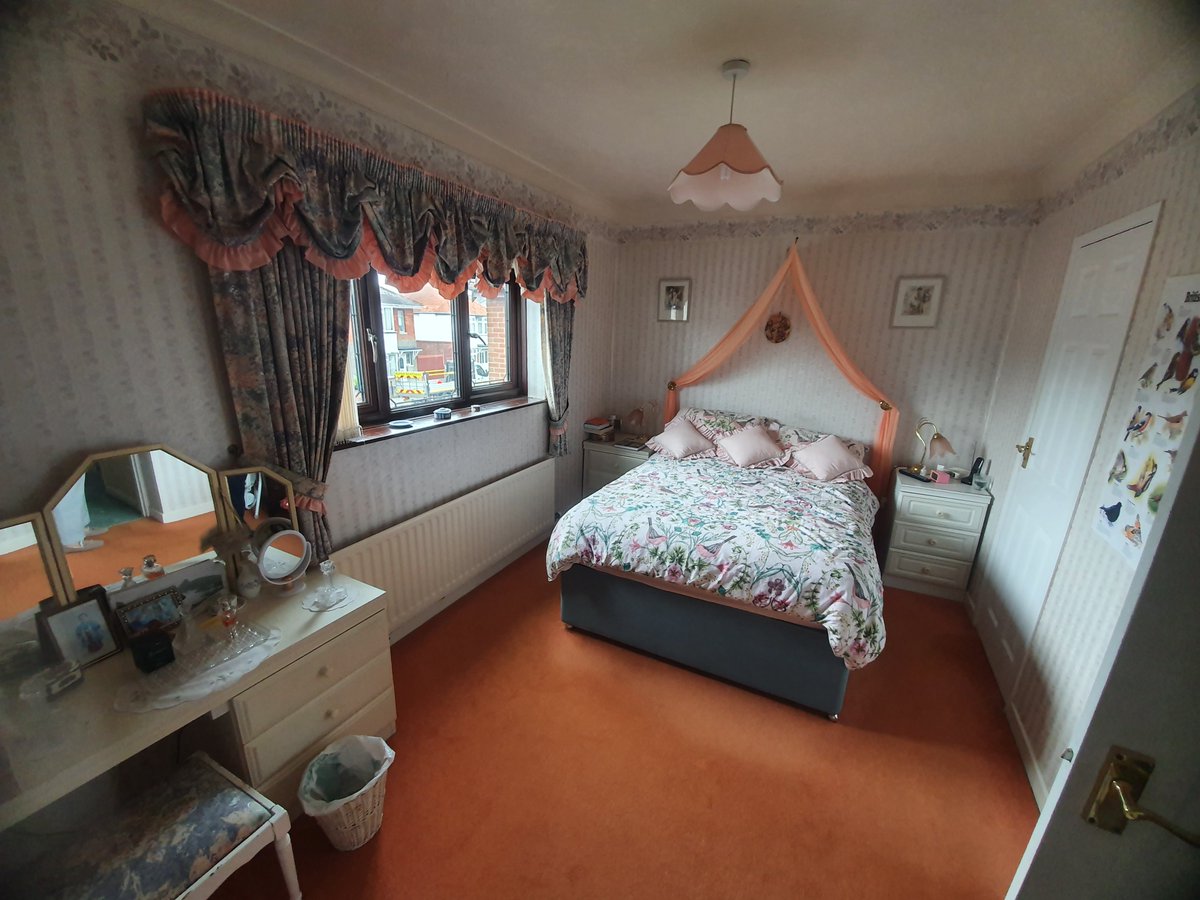 EstatesHomer's tweet photo. *New Instruction!*

📍Ensbury Park BH10

•Detached House!
•Situated a short walk away from Primary and Secondary Schools, rated "Outstanding" by Ofsted!
•3 Double Bedrooms!
•2 Bathrooms!
•Lovely Lounge &amp; Dining Room!
•Private Parking!
•Detached Garage!

£395,000🏠

#house https://t.co/3IN1DA2W0R
