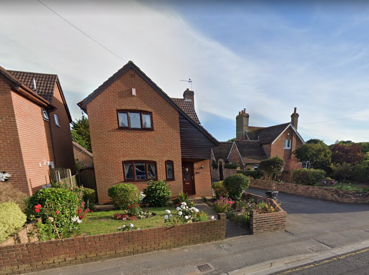 EstatesHomer's tweet photo. *New Instruction!*

📍Ensbury Park BH10

•Detached House!
•Situated a short walk away from Primary and Secondary Schools, rated "Outstanding" by Ofsted!
•3 Double Bedrooms!
•2 Bathrooms!
•Lovely Lounge &amp; Dining Room!
•Private Parking!
•Detached Garage!

£395,000🏠

#house https://t.co/3IN1DA2W0R