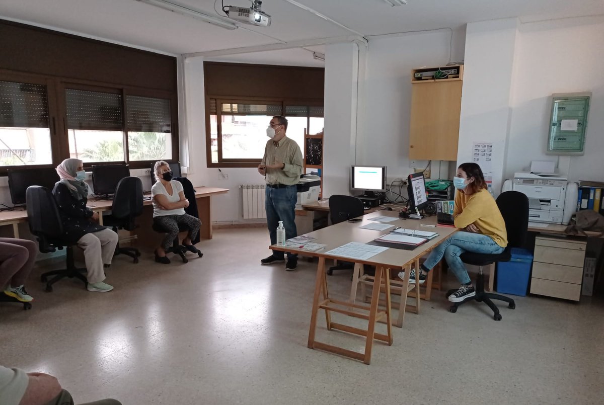 omniacpsfpalau's tweet photo. Iniciem els cursos del nostre Punt Òmnia‼️🎉
#compartimirades #puntomnia #xarxaomnia @xarxaomnia @punttic https://t.co/0v3dNycQIL