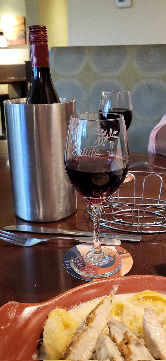 daniraeguild's tweet photo. Date nights are the best https://t.co/1GI3Rd9ocF