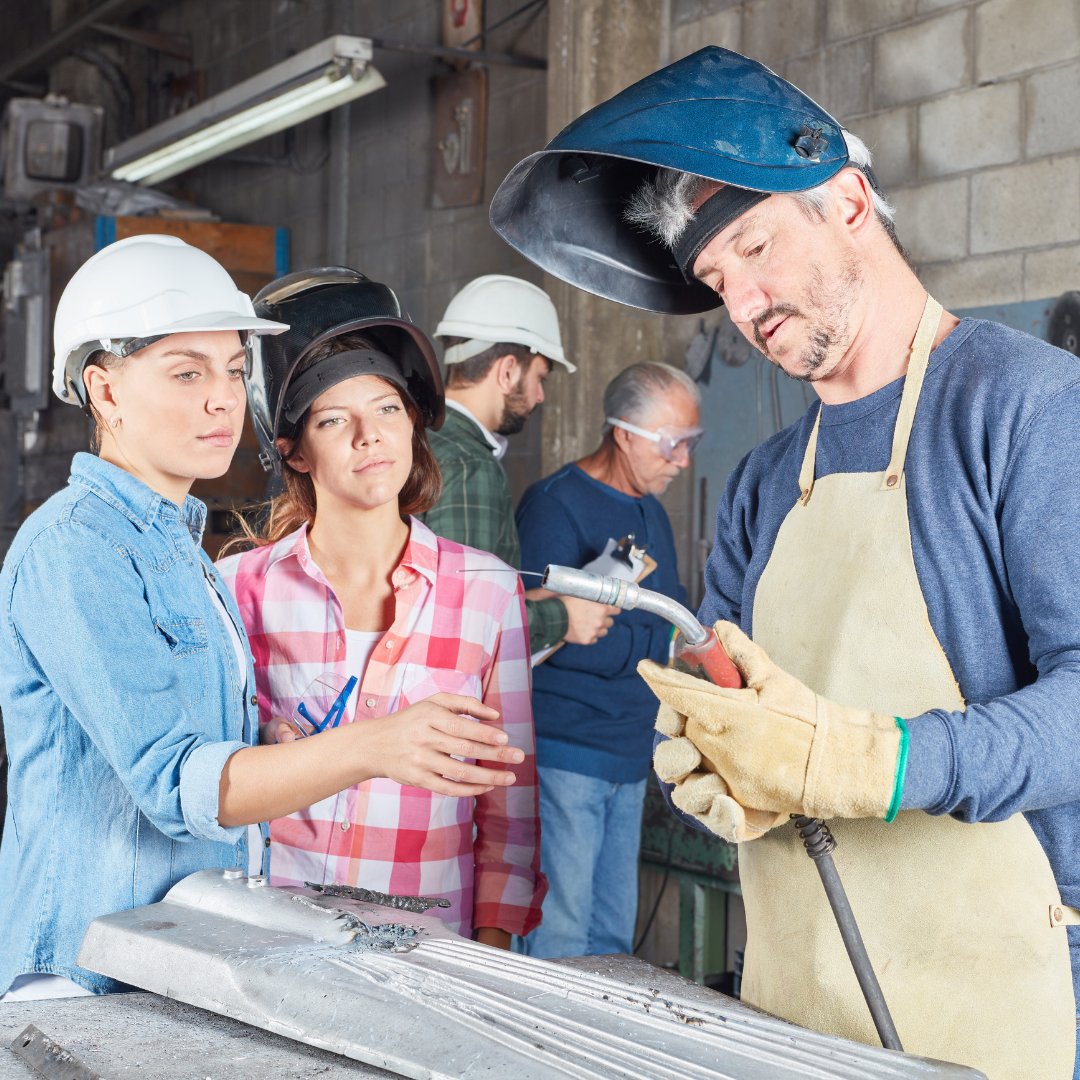 ThisisFet's tweet photo. Would you prefer to ‘earn-while-you-learn’?
With a choice of apprenticeships, traineeships, and ‘Skills to Advance’ courses, all based on education in the workplace.
https://t.co/7m5U2qclMh
#FETIsForEveryone #FETIsOpen https://t.co/EtCwRkyfYt