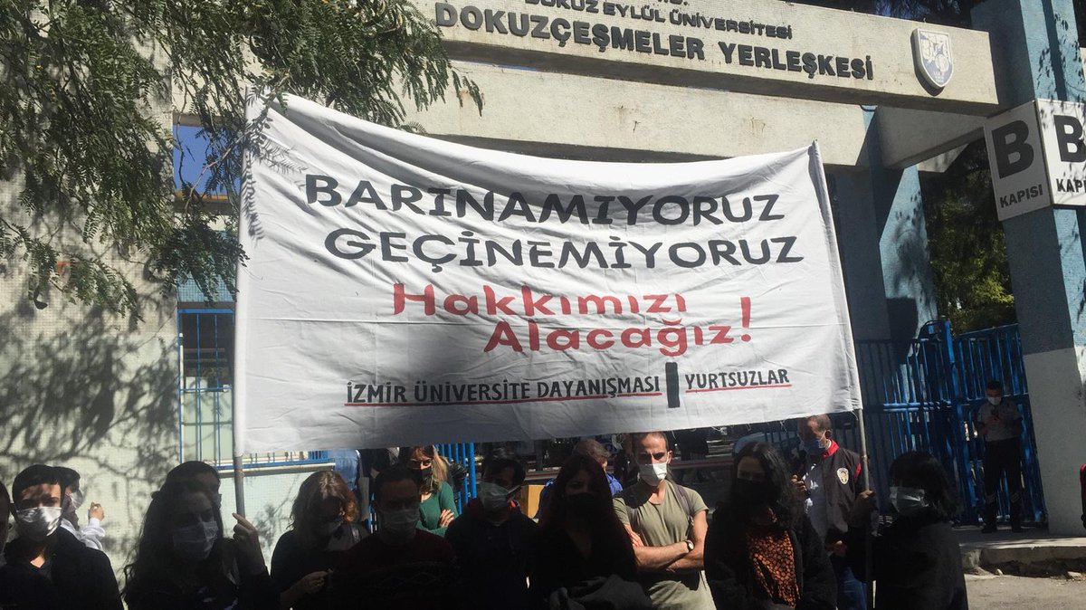 dayanismauni's tweet photo. Bugün Dokuz Eylül Üniversitesi İİBF kapısı önünde yurtsuzlar ile birlikte taleplerimizi tekrardan haykırdık.  
11 Ekim'de Ege Üniversitesi önünde taleplerimizi tekrardan haykıracağız. 

Üniversiteliler birlikte güçlüdür. Bize katılmak için⬇️
https://t.co/hmw2YBKIIu https://t.co/wCMgdJPk7P