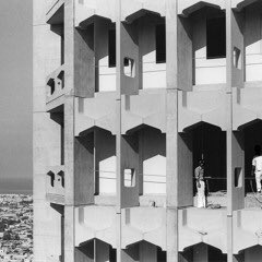 TeaWithCulture's tweet photo. New interview w/ @toddreisz about his book Showpiece City: How Architecture Made Dubai &amp; his exhibition+book Off Centre / On Stage @JameelArtsCtr.
We discuss past+present, images, how “Dubai defies analysis”.
Listen here or wherever you get your podcasts. https://t.co/G5jNV2gNZn https://t.co/72TYkUb5bB