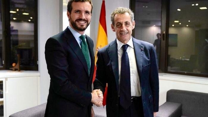 👉ÚLTIMA HORA
'Le Monde' periódico d gran tirada 🇫🇷, saca los colores a Casado por la invitación d Sarkozy, acusado d corrupción a la Convención del PP con cinco palabras:
"NO SE PUEDE HACER PEOR..."
Habla d gran error al decir: “QUEREMOS INSPIRARNOS EN BUENOS EJEMPLOS D GESTIÓN”