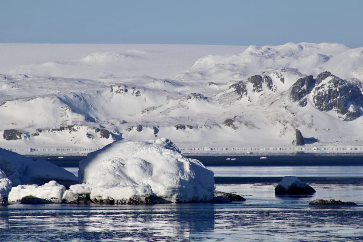 Antarcticacl's tweet image. Hoy se cumplen 30años🥳🎉de firma en Madrid en Oct.4, 1991 del Protocolo de Protección Ambiental de #Antartica❄️q declaró al continente “reserva natural dedicada a la Paz y la Ciencia”. #ProtocoloDeMadrid prohibió además la actividad minera en continente🐧documents.ats.aq/keydocs/vol_1/…