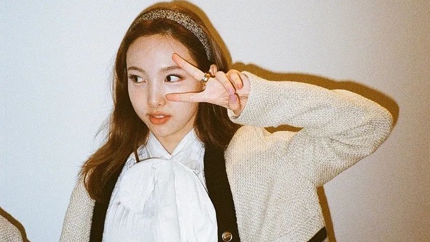 imnayeonarchive's tweet photo. my girlfriend https://t.co/cIlMUxKTH2