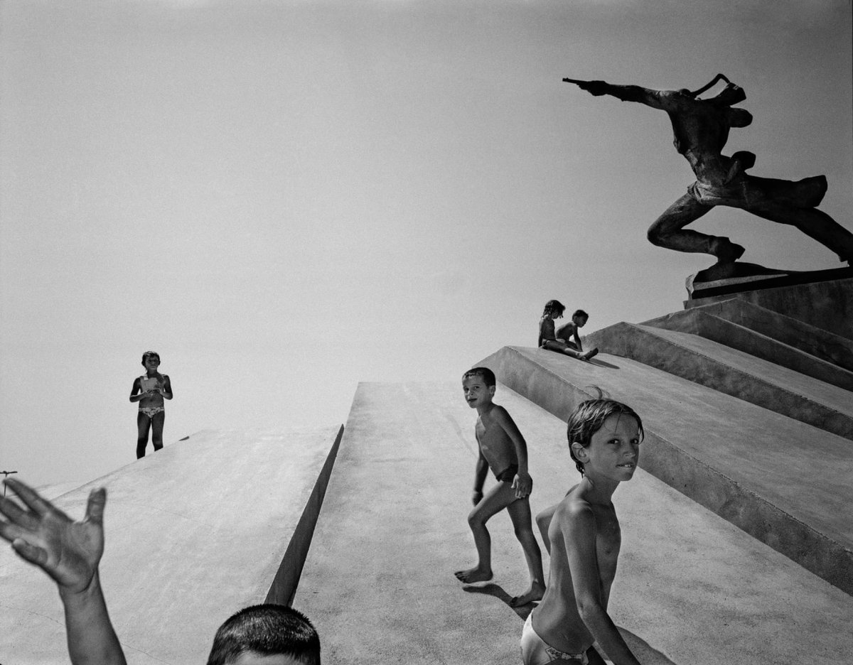 Tintamarre6's tweet photo. Le jour des enfants-rois

#CarlDeKeyzer       #Magnum https://t.co/bMT9g2Lo59
