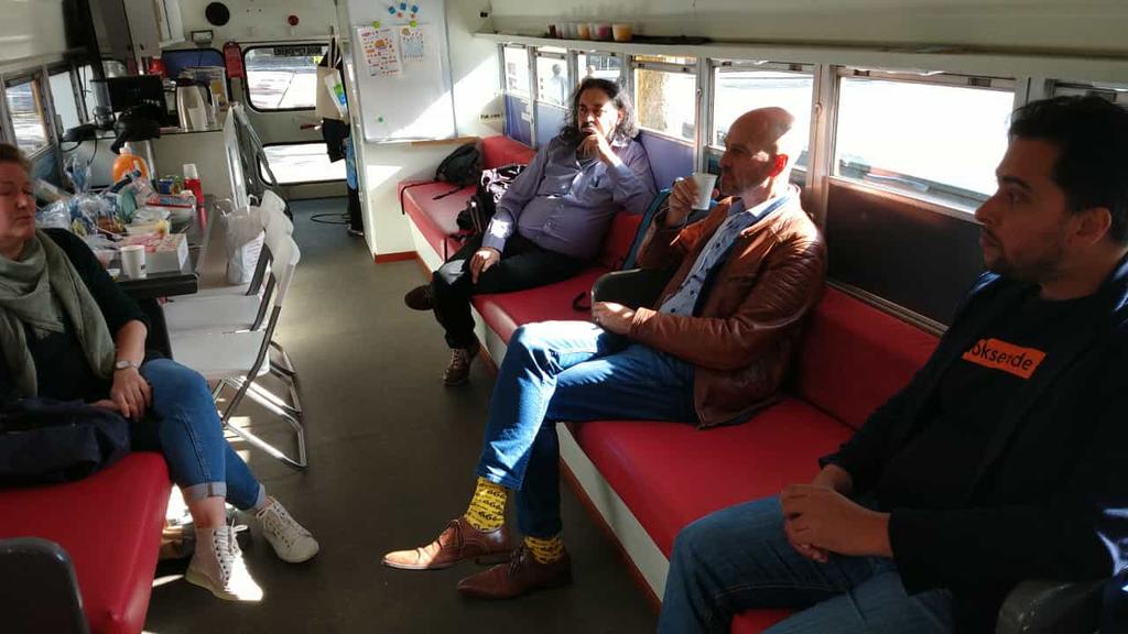Vandaag is de SDG Leuke Mensen Lunch in de bus voor de entree van de Doelen tijdens het Armoede congres.