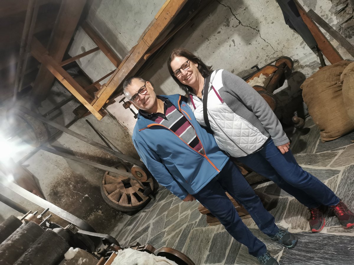 Museus_ValAran's tweet photo. 📆🏆Dissabte, Montse e Josep gaudiren dera nòsta experiència coma guanhadors deth prèmi deth #DIM21 organizat pera @xmtlla.
👏👏Gràcies per escuélher aguest viatge pes cornèrs de Vielha, en tot descorbir era fabrica dera lan, eth MdVA e era gastronomia aranesa.😋
@conselharan https://t.co/RzNPWwGQgV