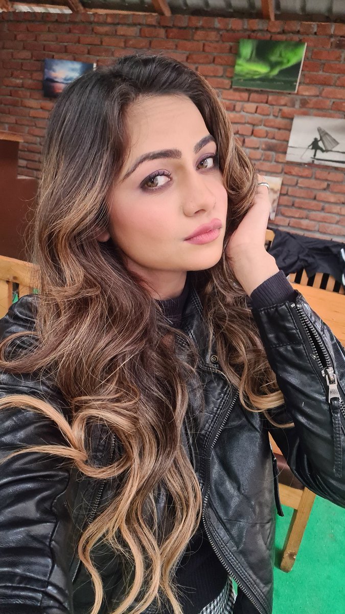 Gulabi aankein jo teri dekhi... 😍
#mamtasoni 💋