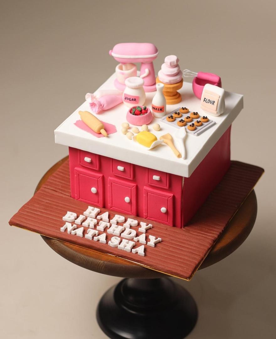 _friedciken's tweet photo. My man got me this birthday cake cuz i love baking 🥺 https://t.co/7zZlHAvsZh
