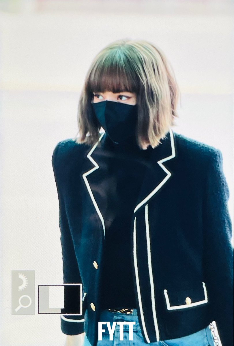 211004  She is my bais 🐱💜

#BienvenueLisa  🐒
#BLACKPINK #LISA