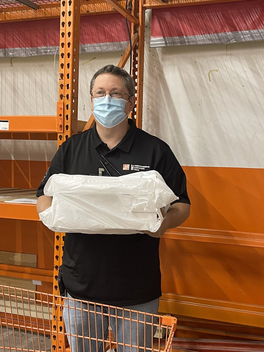 Monday morning starts with a good breakfast <a href="/Pearland6543HD/">PEARLAND HOME DEPOT 6543</a> . 🎄 Matt and MET team ready to rock and roll!🙌🏾🙌🏾 <a href="/THDKevinL/">Kevin Lu</a>