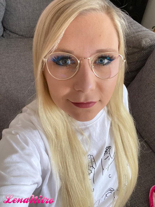Es ist Freitag Bi**hes ✌️😅  Flirttime >>> https://t.co/QVxvUKF3Ui https://t.co/NMEHM0uVAL