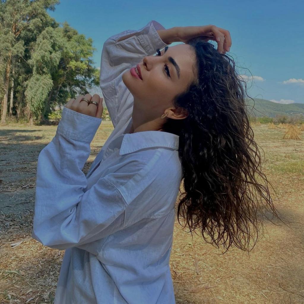 Mevzu Sen ve Rüzgarda uçuşan Saçların Yağız🥵🤤 #ÖzgeYağız <a href="/yagizozge/">Özge Yağız</a> #içimizdenbiri