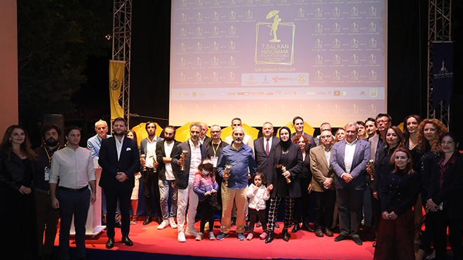 bucaerhankilic's tweet photo. Buca'da Sarı Şemsiye ödülleri sahiplerini buldu #BPFF2021
🗞️Ege'de SonSöz
🔗https://t.co/H21GwJsLmc https://t.co/kDz4NYkAWe
