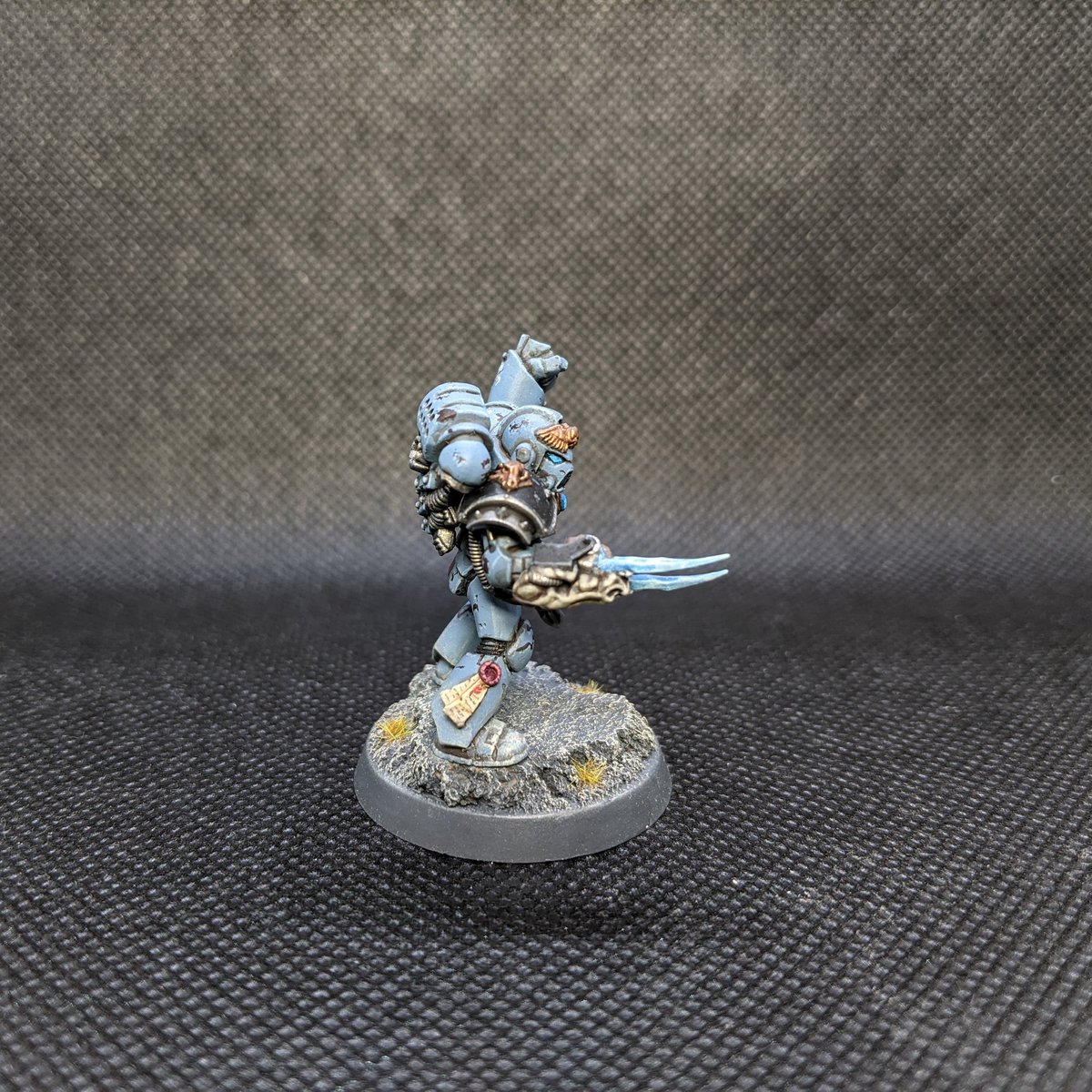 Gerry_B63's tweet photo. A recently finished #wolfguard pack leader to keep my Blood Claws in check. This mini was from the first ever pack I purchased, some Devastators back in the 90s. I hope you like him!
#spacewolves
#warhammercommunity
#warmongers
#PaintingWarhammer
@WarComTeam https://t.co/ZPnptf3F3V