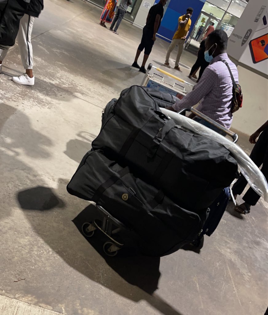 Wiredu_'s tweet image. Extra-large duffle bags 
• GHS 100