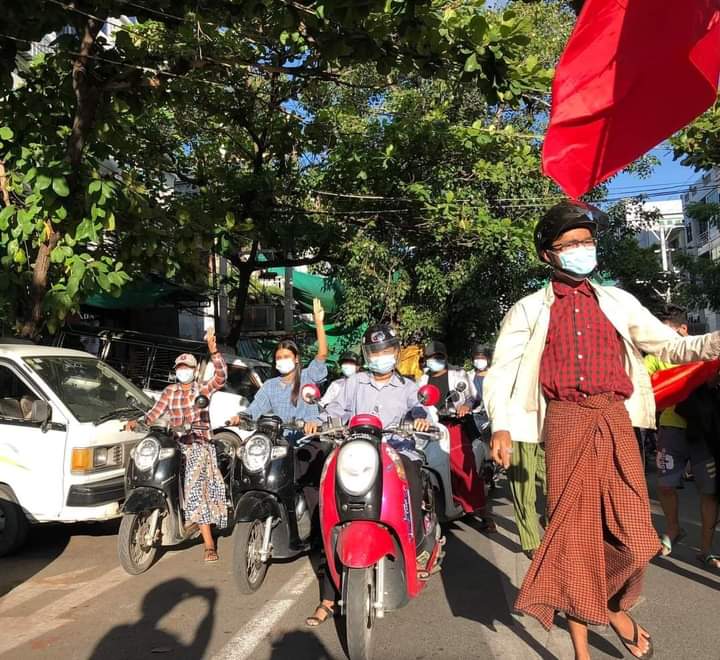 kayaprilnyein1's tweet photo. Youths from Mandalay-based University Students Union (TaKaTha) strike came out on the road and protested against the Military dictatorship.

REFUGEES NEED HELP
#Oct4Coup
#WhatsHappeningInMyanmar https://t.co/hOTwEzvfwm