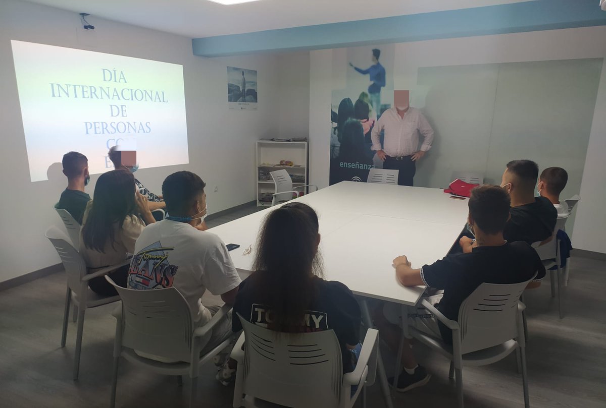 adismeridianos's tweet photo. Con motivo del Día Internacional de las Personas con edad en el SIMA de Huelva de @JusticiaJunta, desde el Programa de Educación en Valores, se ha contado con la presencia de Modesto Castilla, docente jubilado, logopeda y coordinador de Equipos de Orientación Educativa de Huelva https://t.co/rhOyzC4htu
