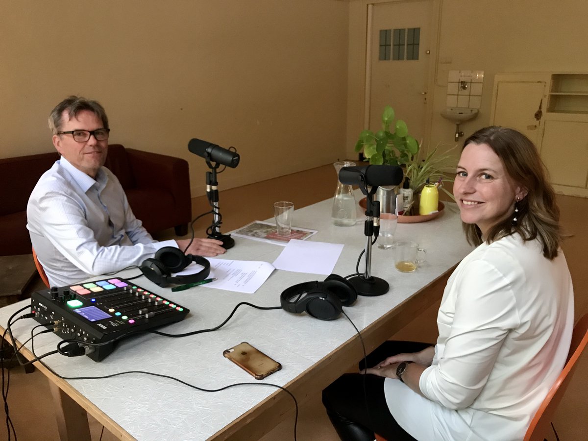 In de podcast 𝗱𝘂𝘂𝗿𝘇𝗮𝗮𝗺𝗵𝗲𝗶𝗱 𝘃𝗮𝗻 𝗹𝗼𝗰𝗮𝘁𝗶𝗲𝘀 𝗶𝗻 𝗱𝗲 𝗴𝗮𝘀𝘁𝘃𝗿𝗶𝗷𝗵𝗲𝗶𝗱𝘀𝗶𝗻𝗱𝘂𝘀𝘁𝗿𝗶𝗲 bespreekt Founder Bob Pieterson met Chief Sustainability Officer Marloes van den Berg over hoe duurzaamheid er bij de <a href="/jaarbeurs/">Jaarbeurs</a> uitziet.
worldmeetings.com/nl/podcast-wor…