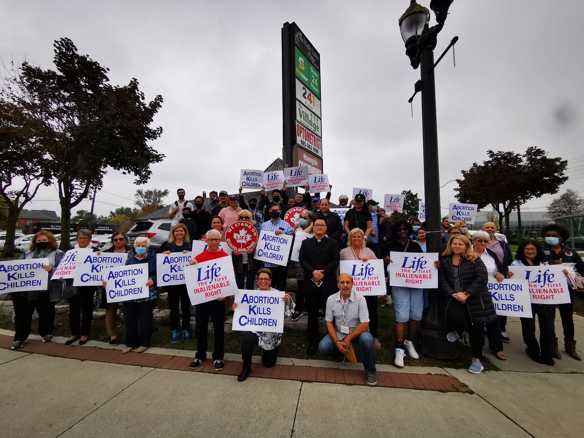 Many parishioners from St. André Bessette Parish & St. David’s Parish participated in Life Chain at Keele & Major MacKenzie. #abortionkills #abortionhurtswomentoo #lifebeginsatconception @StDavidsMaple @WomenofthewordT @archtoronto