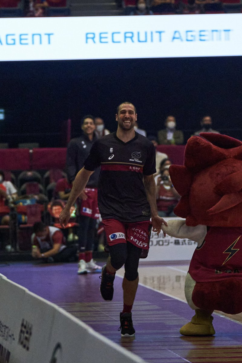 ロウル、タッチ🥺
#パブロアギラール
#ロウルかわいいよロウル
#川崎ブレイブサンダース