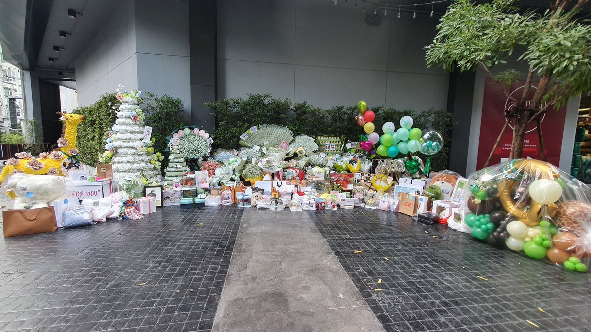 offgun_family's tweet image. • Happy Birth day ATP •
ขอบคุณของขวัญทุกชิ้นที่มอบให้ @AtthaphanP อยู่มอบขอบขวัญให้กันและกันตลอดไปนะ #เบบี๋ 💚

#ATp28thLoveInfinity  
#กันอรรถพันธ์น่ารักกว่าที่คิด