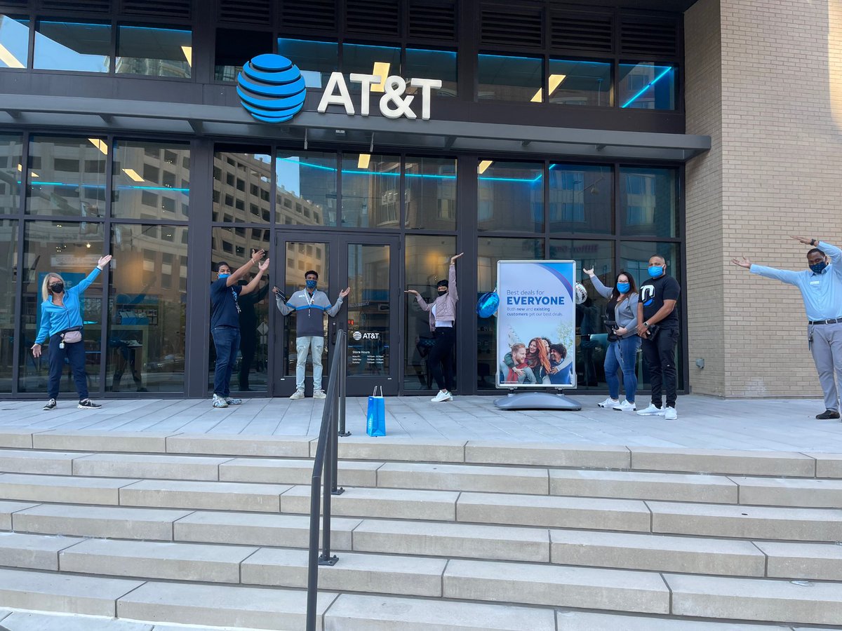 New Store Alert. Thank you for everyone who helped! Special shout out to our fearless leaders <a href="/404girl/">Betsy Francis</a> <a href="/jillmill321/">Jillian Miller</a> 800 Fleet St is open and ready to do great things! <a href="/Branch91K/">Khalid_Branch91</a> <a href="/AC_TonyCheatham/">Antonio Cheatham</a> overly proud of you. #first30days