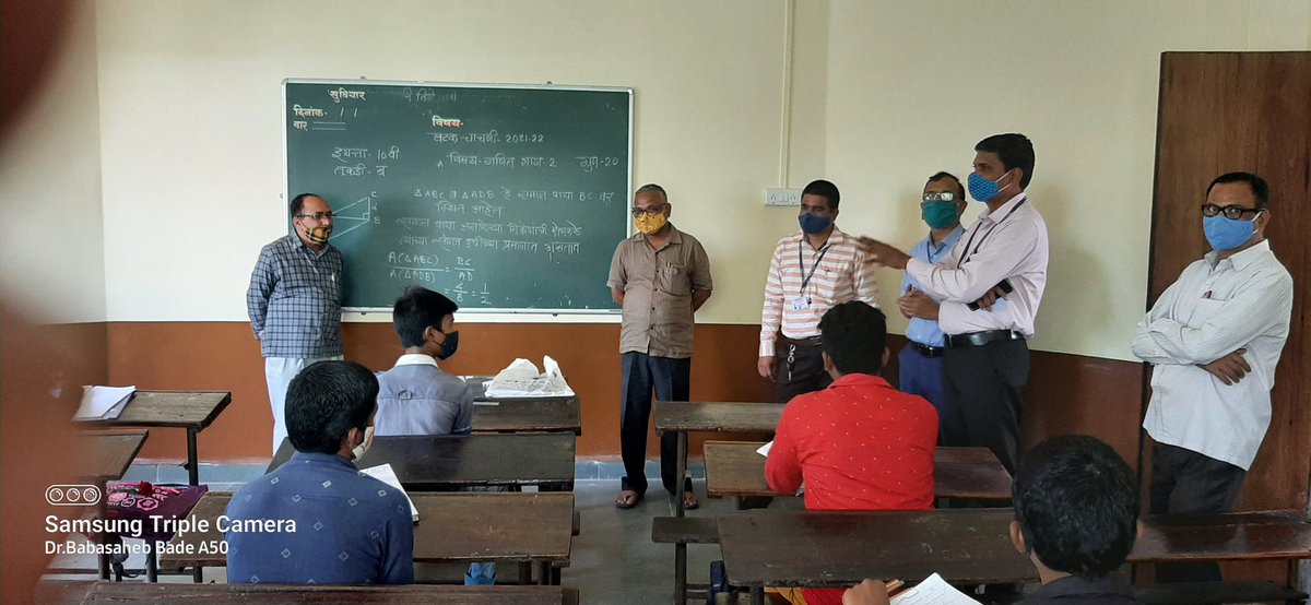 आमची शाळाच भारी, आता कंटाळलो घरी
ऑनलाइन पेक्षा ऑफलाइन शिक्षण आहे भारी,
मित्रांना भेटण्याची मजाच काही न्यारी
प्रत्यक्ष शिकण्याची समज असते लयभारी
शिक्षकांनी समजावणे म्हणजे ज्ञानाची शिदोरी खरी
कोरोना थांब आतातरी शाळेत येऊदे रोज मला आता नको घरी....
#scertmaha
<a href="/vgarad/">Vikas Garad</a>
#शिक्षणोत्सव२०२१