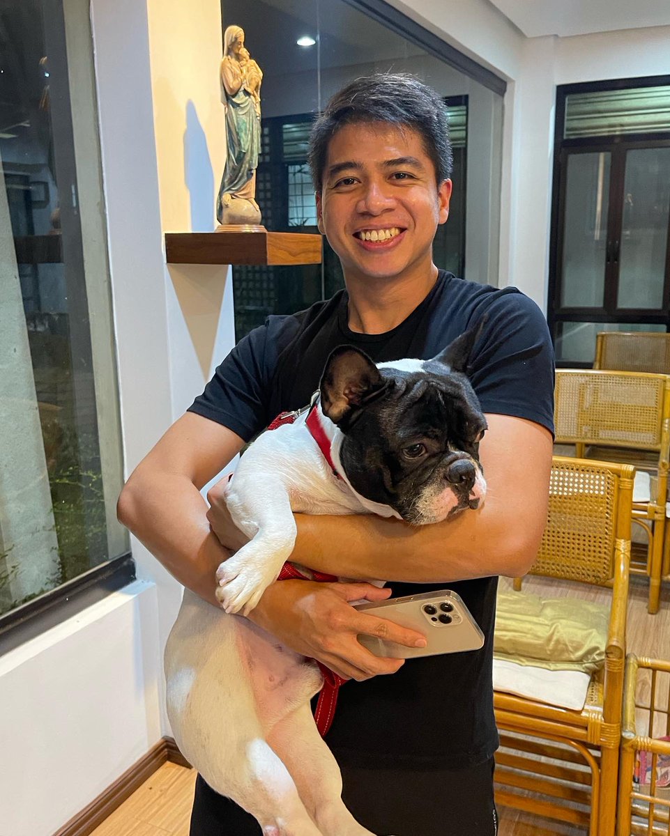 DLSBrothersBCD's tweet photo. Blessing of Community Pets in celebration of the Feast of St. Francis of Assisi and #WorldAnimalDay.
—
Br. Cliff and Cello 🐶 
@bralexfsc and Logan 🐶
@brwinfsc and Walnut 😸 https://t.co/TVO7fSRGkL