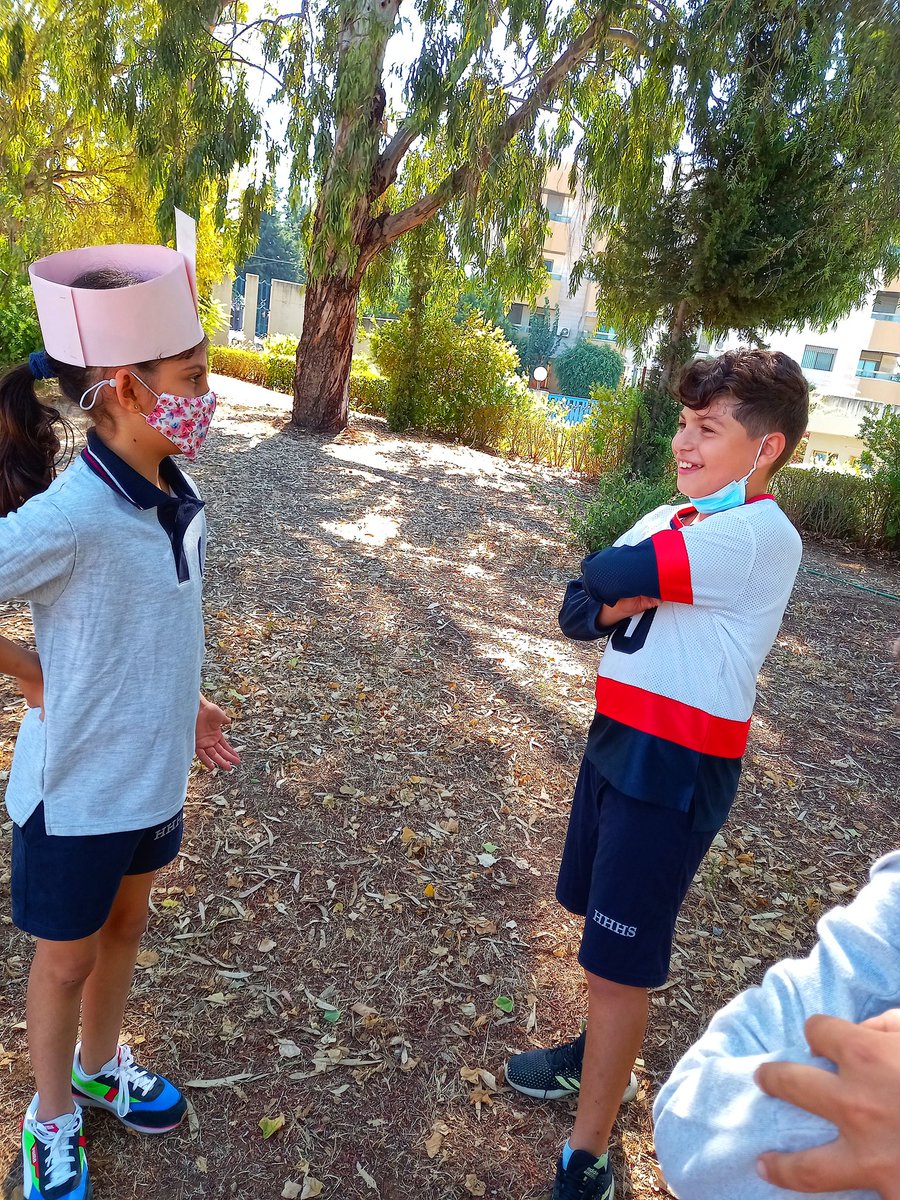 AhlamClassroom's tweet photo. Let me tell you something about myself, then see if you can guess what I am.
Guessing #WhatamI with CM1/Gr.4 @Hhhsinfo in #English_Additional_Language @HalaAlKotob was so much fun!
@dina_jradi @TawilNoor @DaraziFarah https://t.co/UhipHLHZKQ